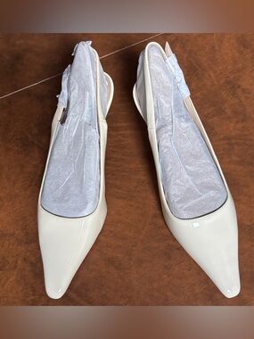 Sam Edelman women’s Bianka sling back kitten heel pumps. Ivory Super popular